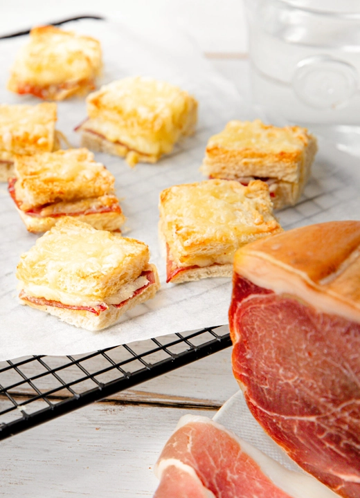 Croque-Monsieur au Cantal et jambon de Bayonne