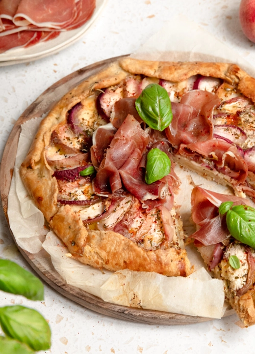 Tarte nectarine, mozzarella et jambon de Bayonne